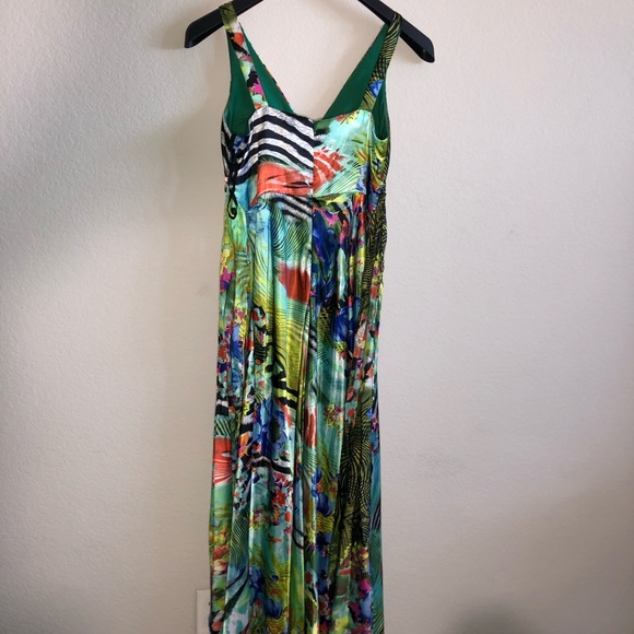 Beautiful ONYX Tropical Print Gown - Picture 8 of 9